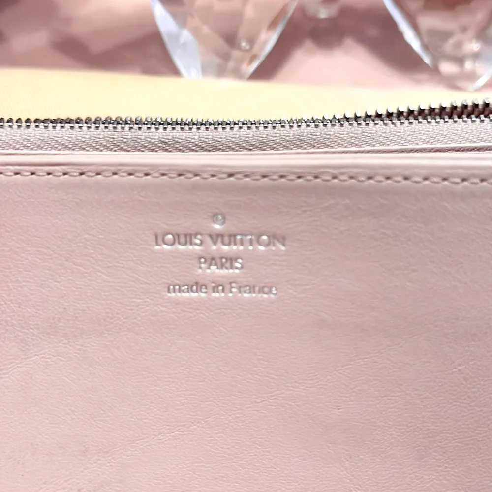 RE LISTED IN CLOSET Louis Vuitton Lilac Mahina Zippy Wallet - Picture 8 of 10